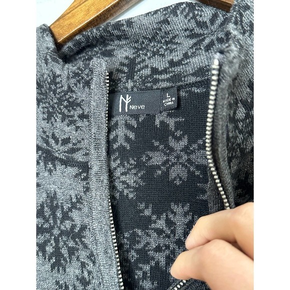 Neve Size L Maya Full Zip Snowflake Sweater in Gray - Picture 4 of 5